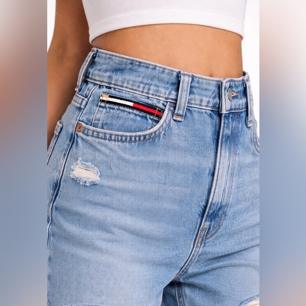 Tommy Hilfiger Slim Boyfriend Distressed Jeans, size 8.